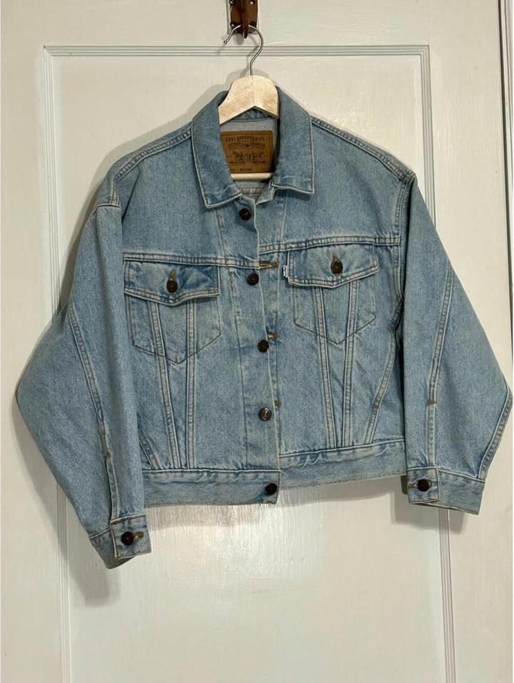 90s Vintage Kids Trucker Style Levi’s Jean Jacket Size 12/14 boys or girls